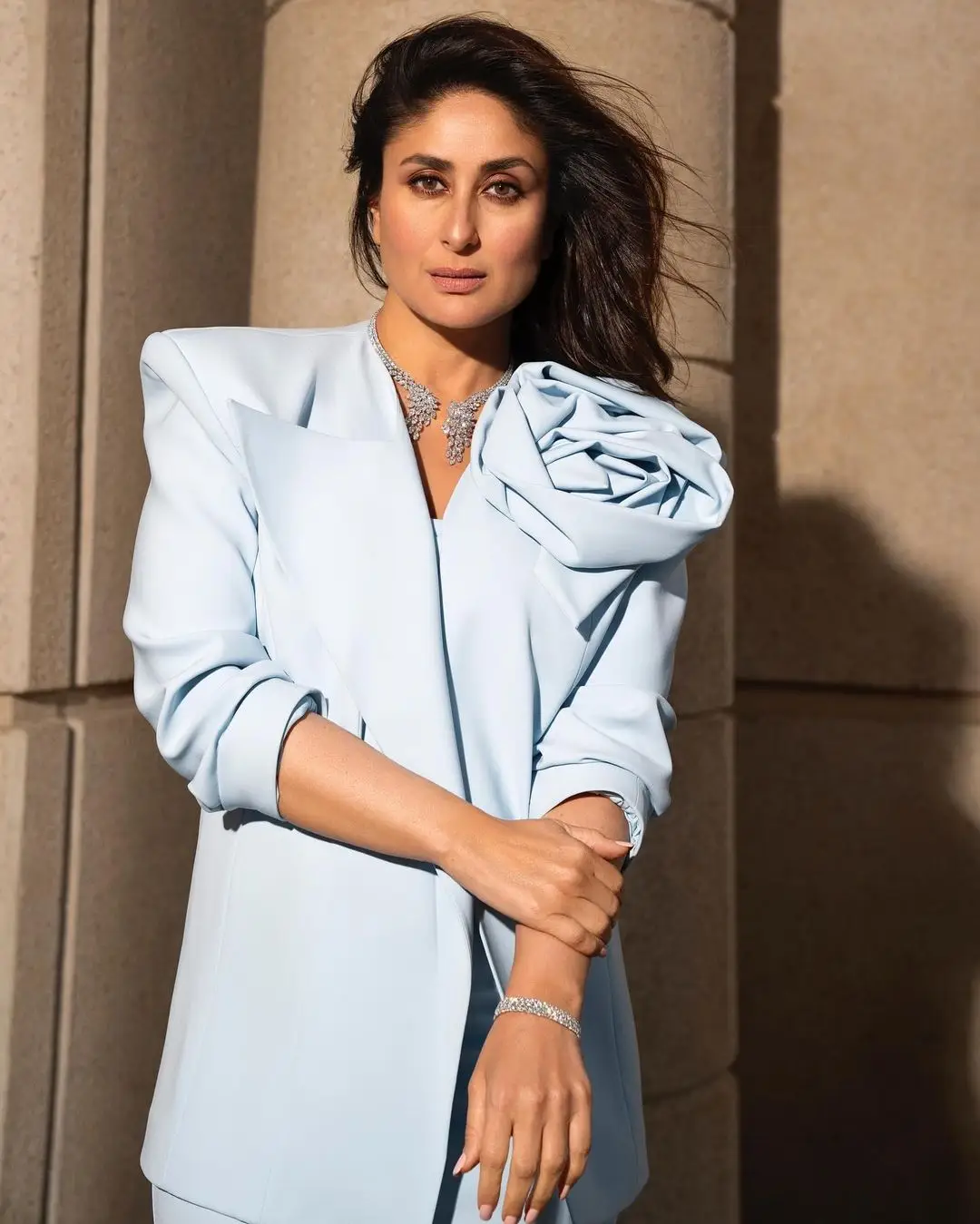 INDIAN ACTRESS KAREENA KAPOOR PHOTOSHOOT IN LONG BLUE GOWN 9